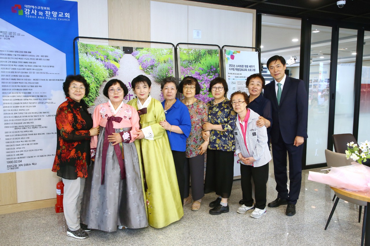 감사와찬양교회-2025.615 40주년 임직식-69794036996.jpg