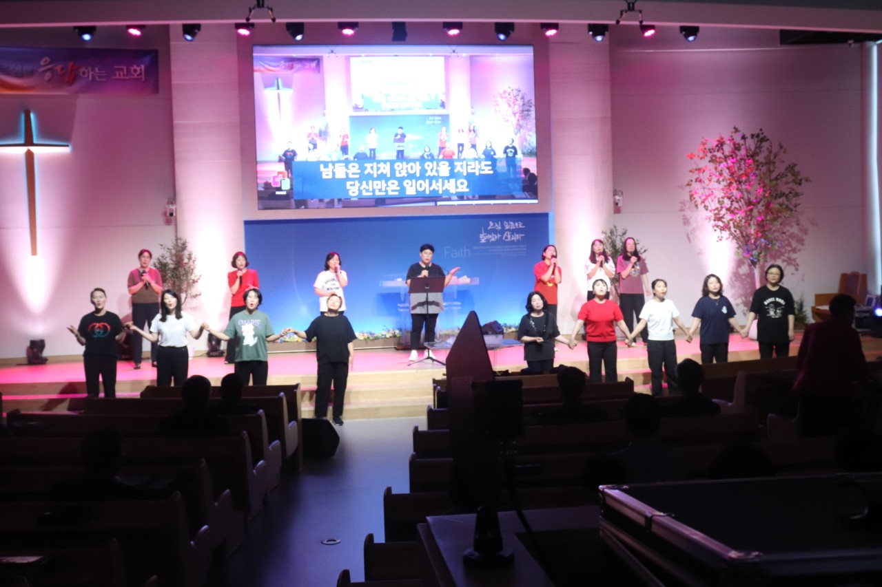 감사와찬양교회-2026 드보라 헌신예배-79466496857.jpg