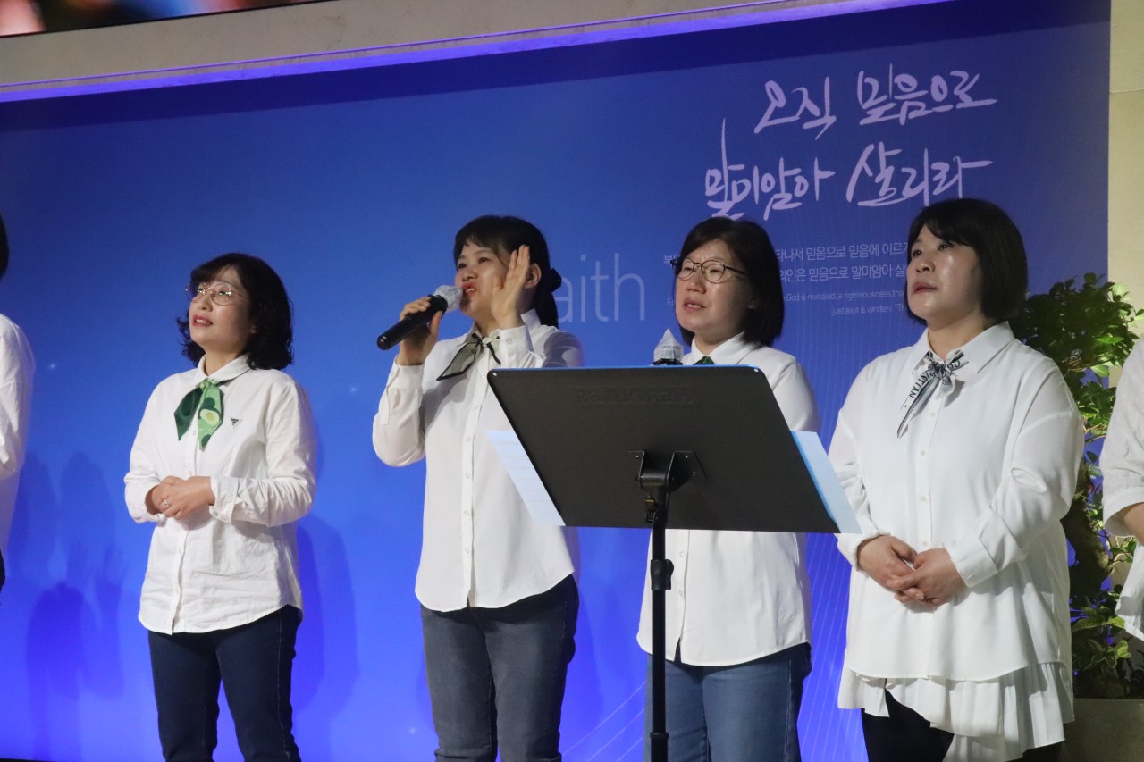 감사와찬양교회-2025년 4월 에스더헌신예배-67974497895.jpg