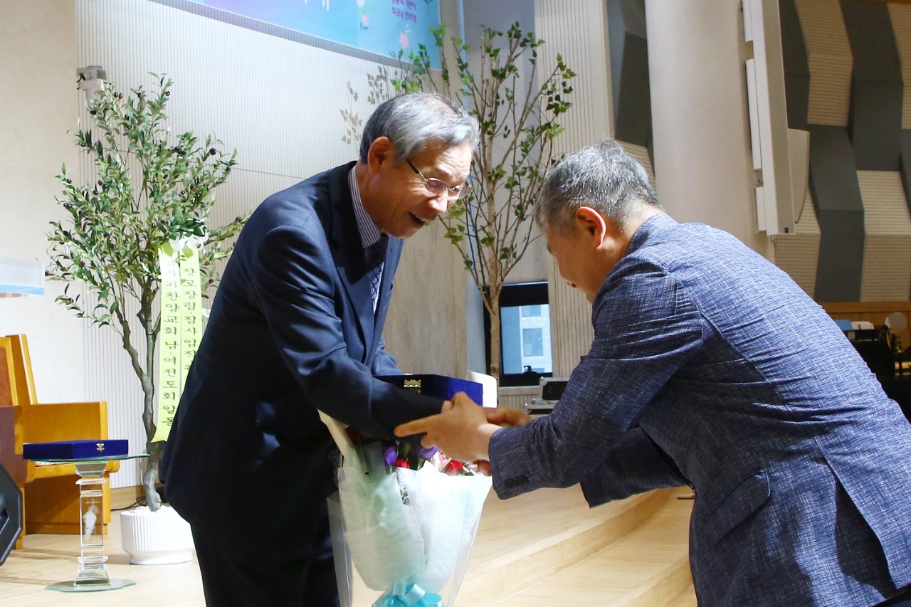 감사와찬양교회-2025.615 40주년 임직식-69788100072.jpg