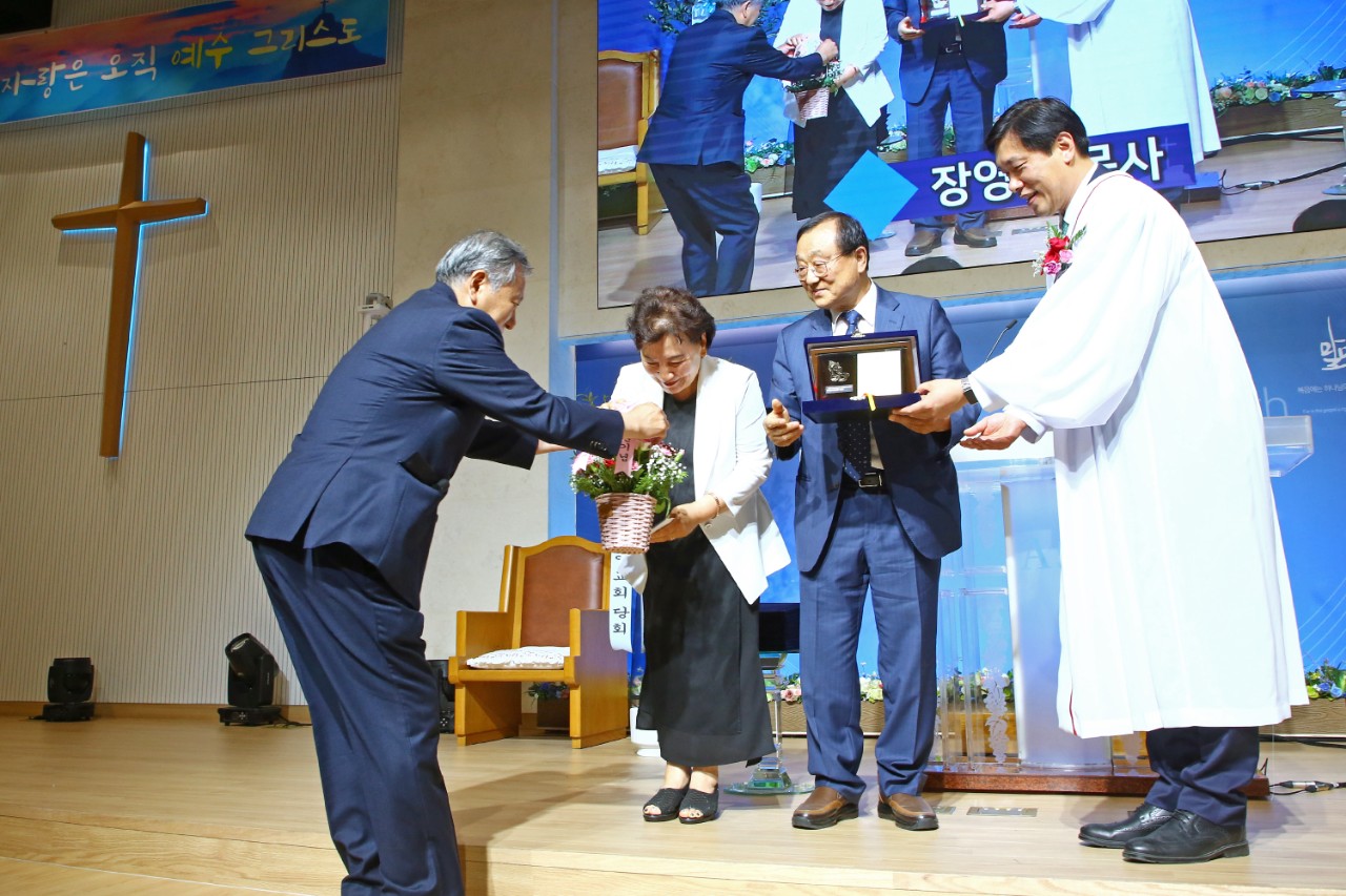 감사와찬양교회-2025.615 40주년 임직식-69788100073.jpg