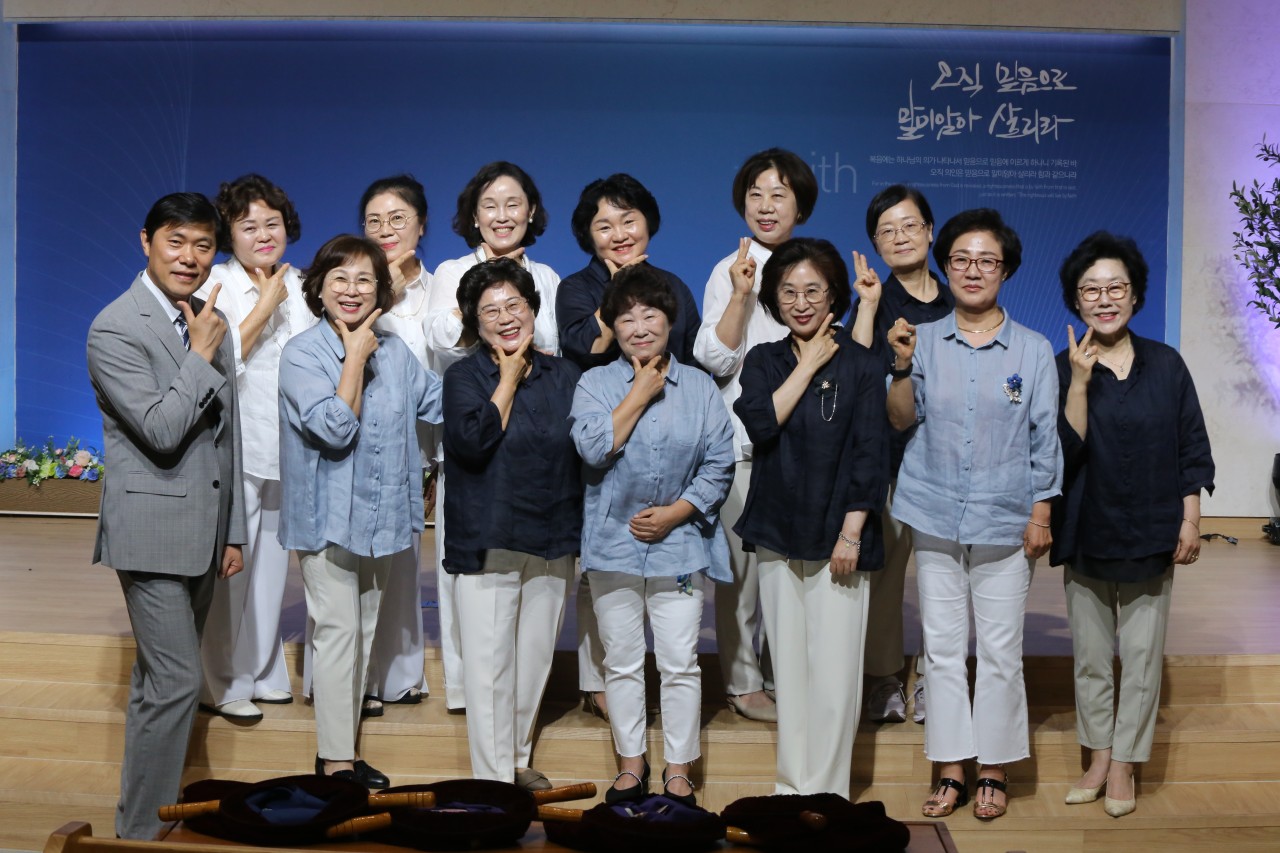 감사와찬양교회-2025.6.22 루디아헌신예배-69931982216.jpg