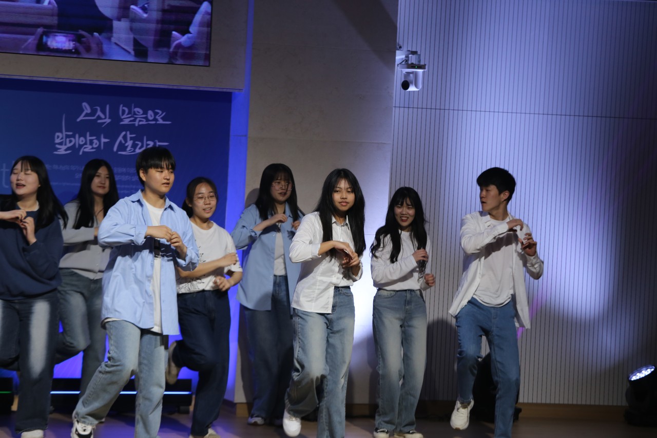 감사와찬양교회-2025 부활절축제-68441580649.jpg